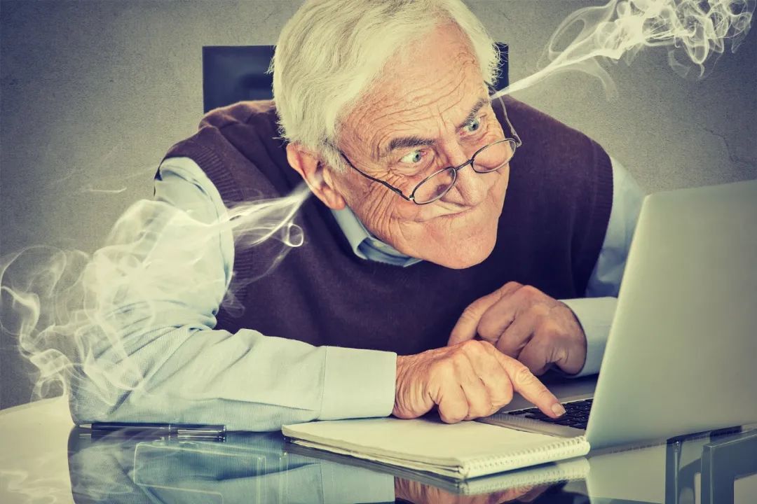 有着 30 多年经验的程序员被辞退了